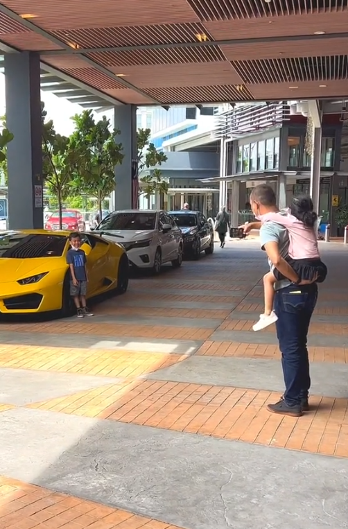 A young boy and his father recently stopped to appreciate a parked Lambo. Image credit: lambobossvincentpoh_cdj