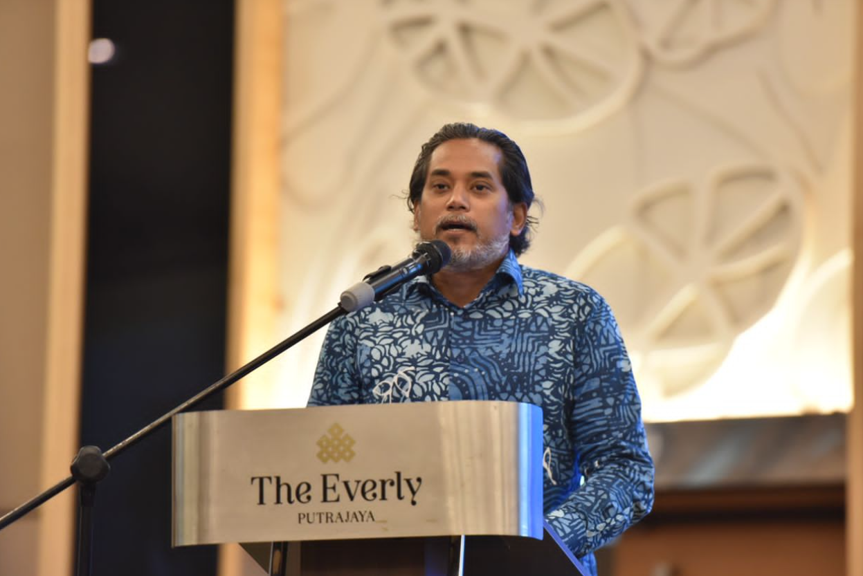 Health Minister Khairy Jamaluddin has confirmed that former premier Pak Lah now suffers from dementia. Image credit: CodeBlue