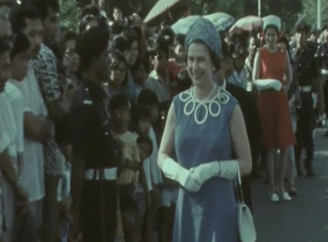 Queen Elizabeth II seen interacting with Malaysian schoolgirls during her 1972 visit. Image credit: Associated Press