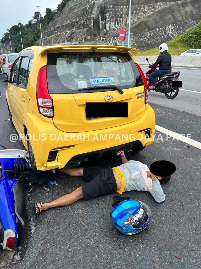 SUKE Highway records its first accident after a motorcycle crashed into a Myvi parked in the emergency lane. Image credit: Polis Daerah Ampang Jaya Page