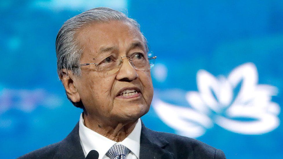 Tun M warns that poverty may force Malays to sell off their land, leading to another Singapore. Image credit: BBC