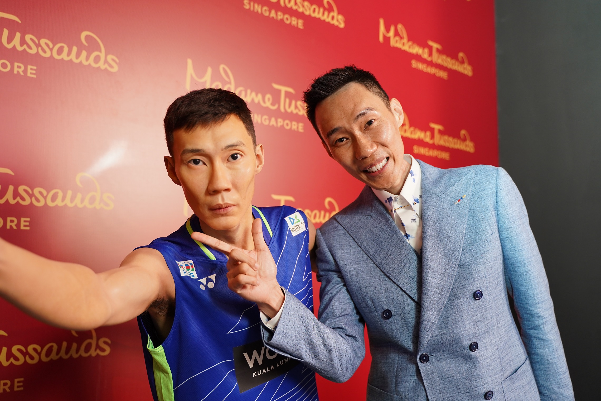 Datuk Lee Chong Wei standing next to his waxwork statue at Madame Tussauds. Image credit: Provided to WauPost