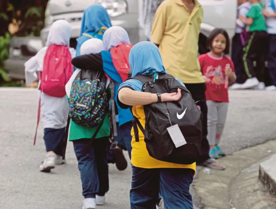Unlike Malaysian students, American students do not have to worry about heavy school bags. Image for illustration only. Image credit: NST