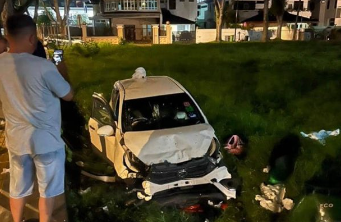A woman in Penang accidentally crashed her car. Image credit: Sin Chew Daily