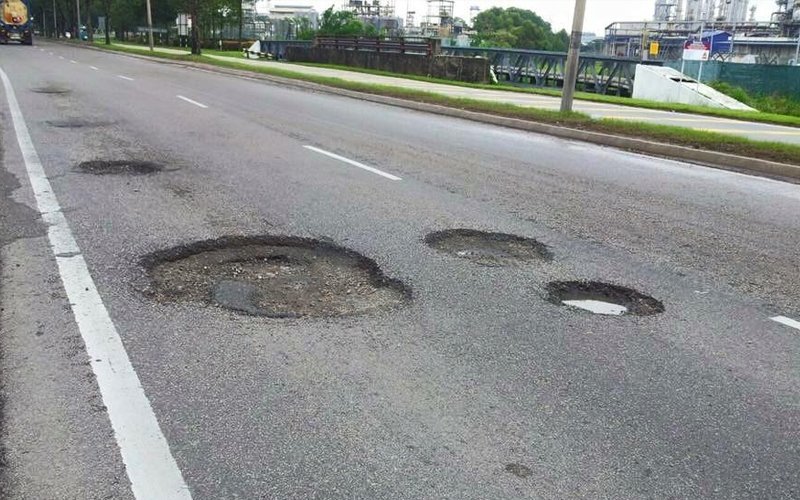Malaysia has the 12th-worst roads in the world, according to a study by Zutobi. Image credit: FMT