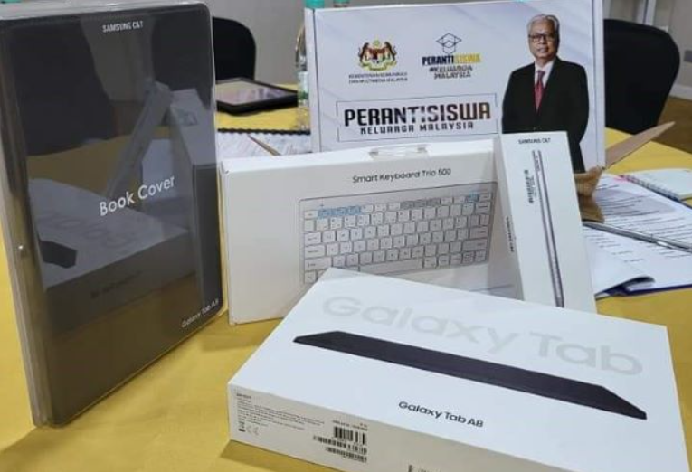 The Samsung A8 LET tablets that were issued as part of the PertantiSiswa program. Image credit: Utusan Malaysia