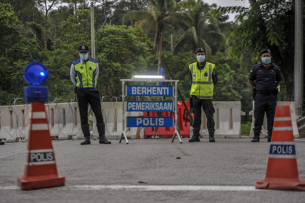 Roadblocks will be enforced to reduce crime rates by improving the police's omnipresence. Photo for illustration only. Image credit: Malay Mail