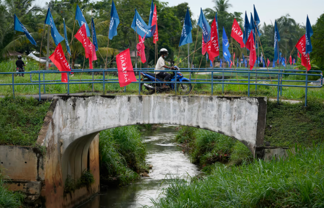 Malaysians are expected to return to their home constituencies to vote for the 15th General Elections this Saturday. Image for illustration only. Image credit: Associated Press