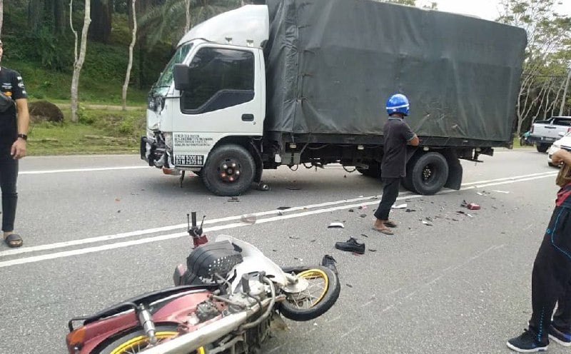The driver of an ambulance responding to a fatal accident came to realise the victim was his own son. Image credit: Berita Harian