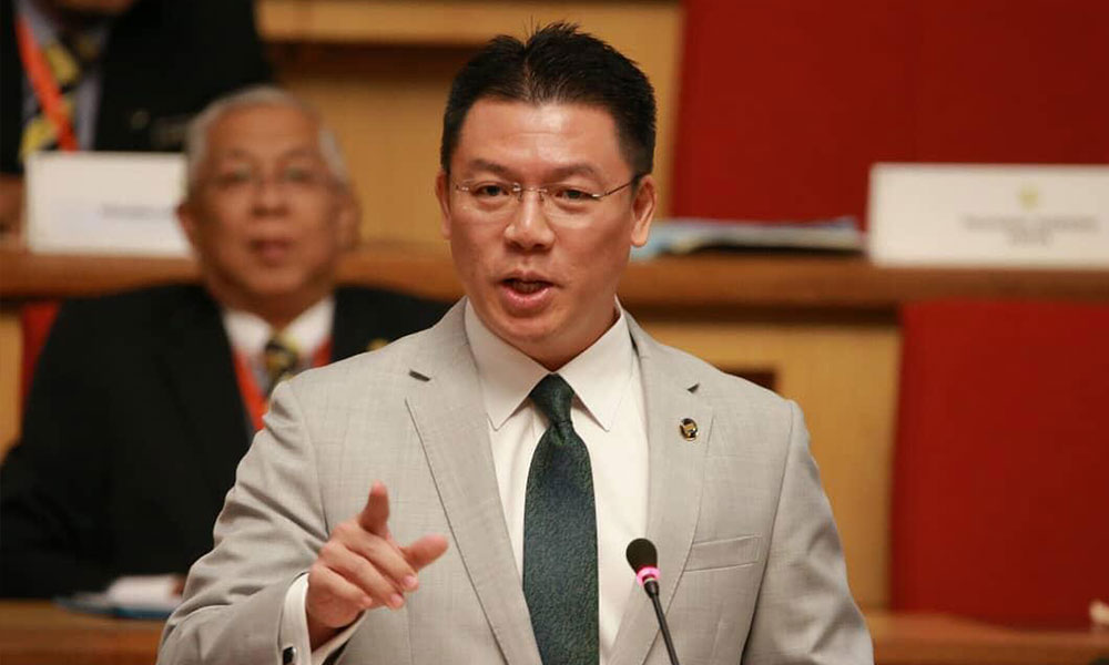 DAP vice-chairperson Nga Kor Ming was recently caught in controversy after claiming Singaporeans would flock to Malaysia to work if PH wins GE15. Image credit: Malaysiakini
