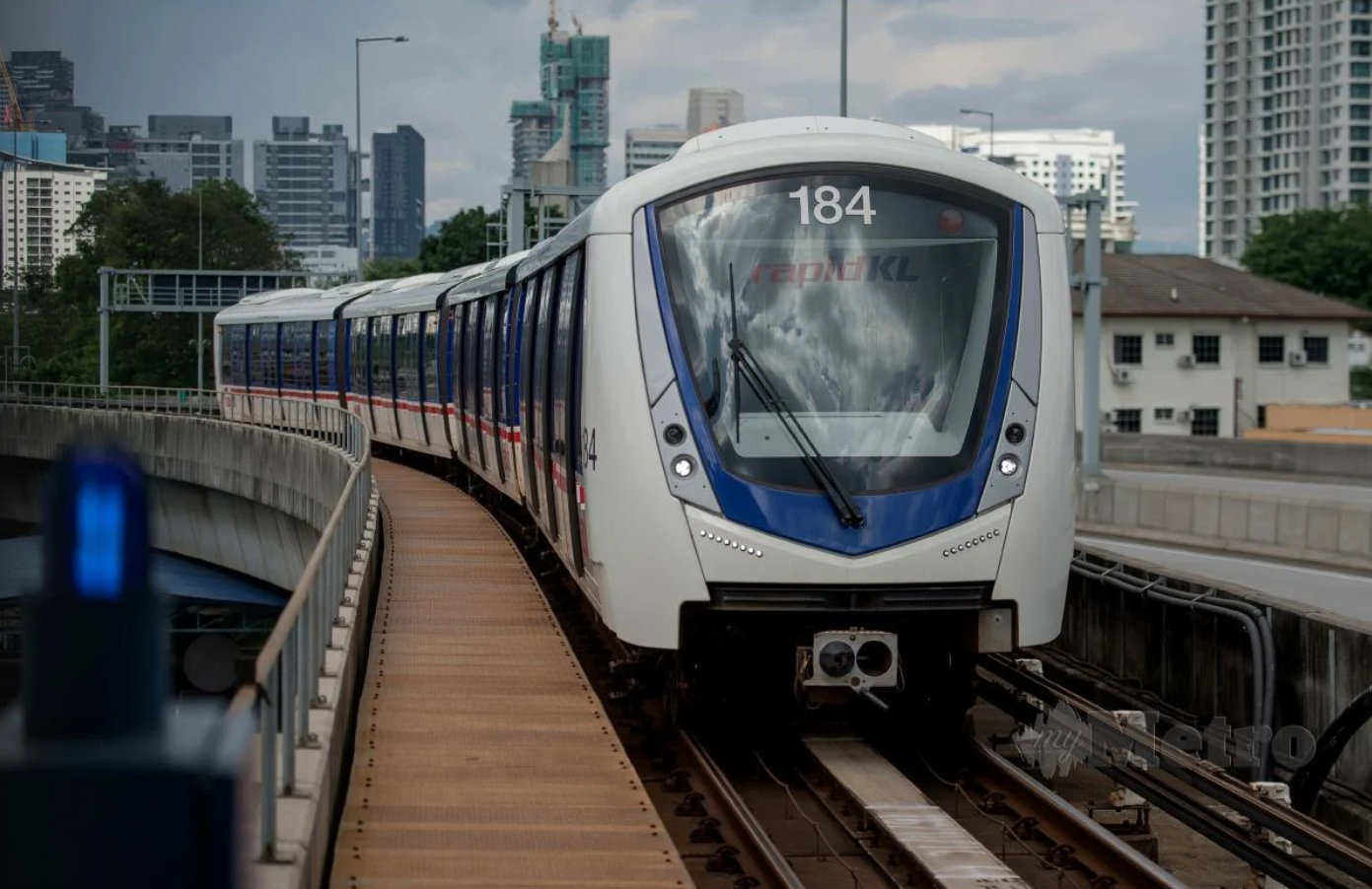 Commuters will get to enjoy a week's worth of free rides on the Kelana Jaya LRT. Image credit: Harian Metro
