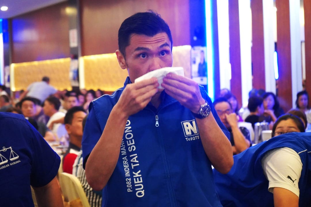 BN Indera Makhota candidate Quek Tai Seong broke down in tears begging for voters to support him during a dinner. Image credit: Quek Tai Seong 郭大雄