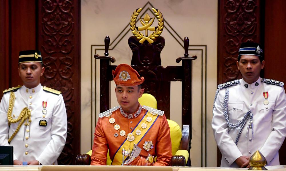 Regent of Pahang, Crown Prince Tengku Hassanal Ibrahim Alam Shah Al-Sultan Abdullah Ri’ayatuddin Al-Mustafa Billah Shah has urged members of the Pahang state government to focus on the state's interests instead of politicking. Image credit: BERNAMA