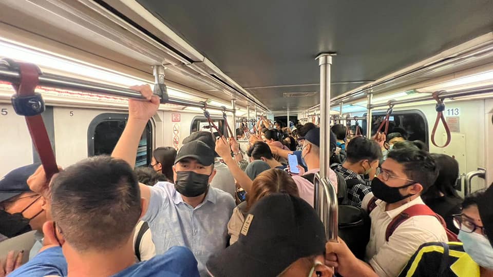 Anthony notes that overcrowding is a major concern for commuters on the LRT. Image credit: Anthony Loke Siew Fook via FB
